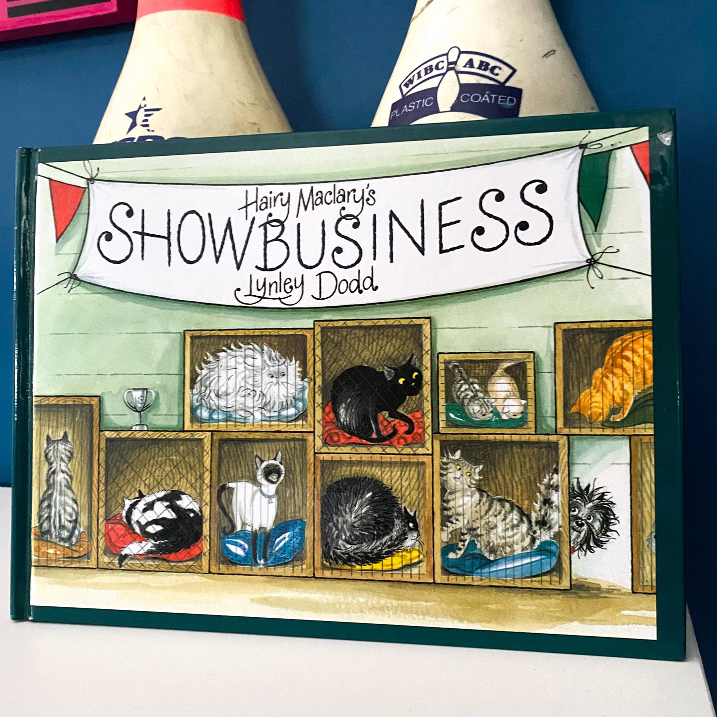 Lynley Dodd Hairy Maclary’s Show Business Book