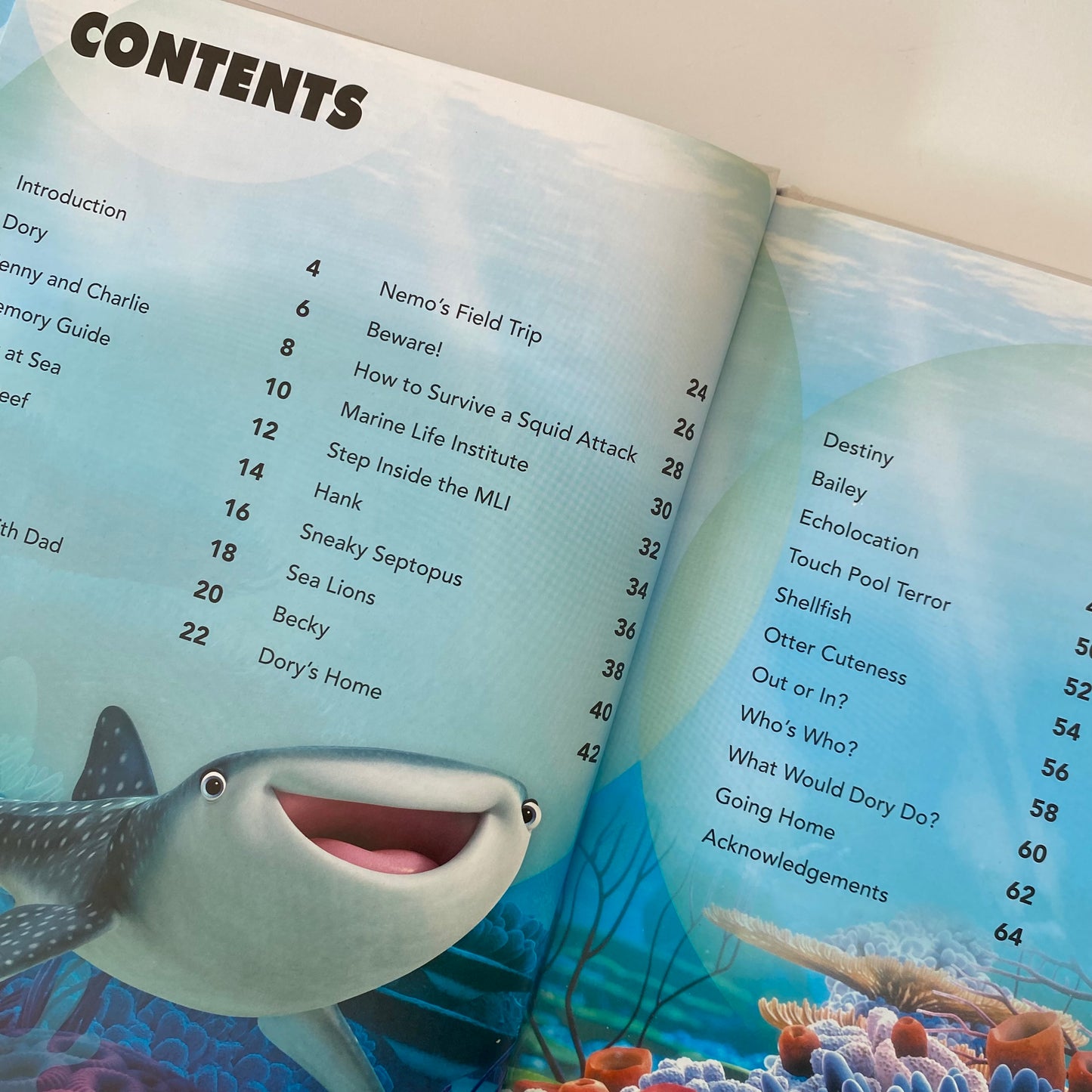 Finding Dory / Nemo The Essential Guide Book