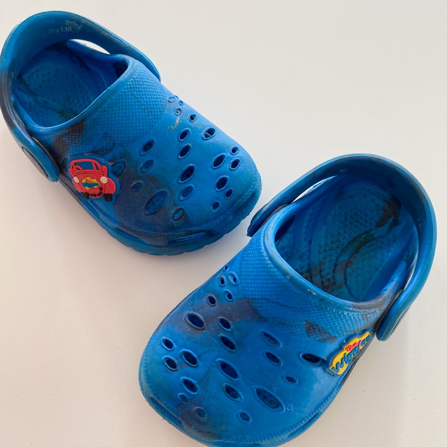 The Wiggles Crocs - Size 4