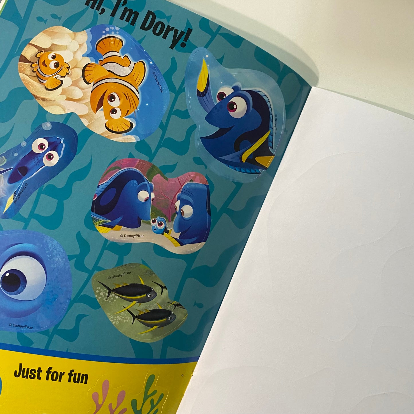 Finding Dory / Nemo Sticker Scenes Book (NEW)