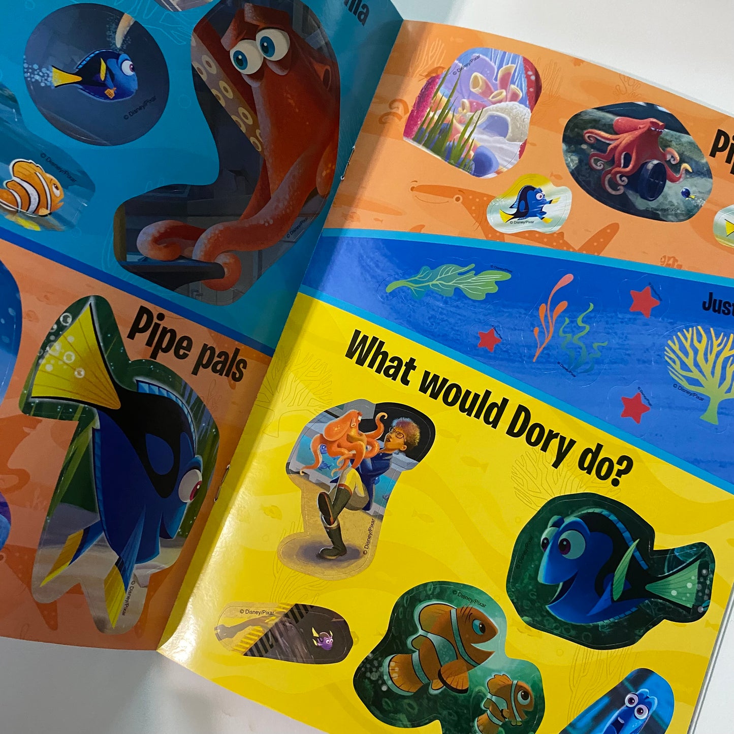 Finding Dory / Nemo Sticker Scenes Book (NEW)