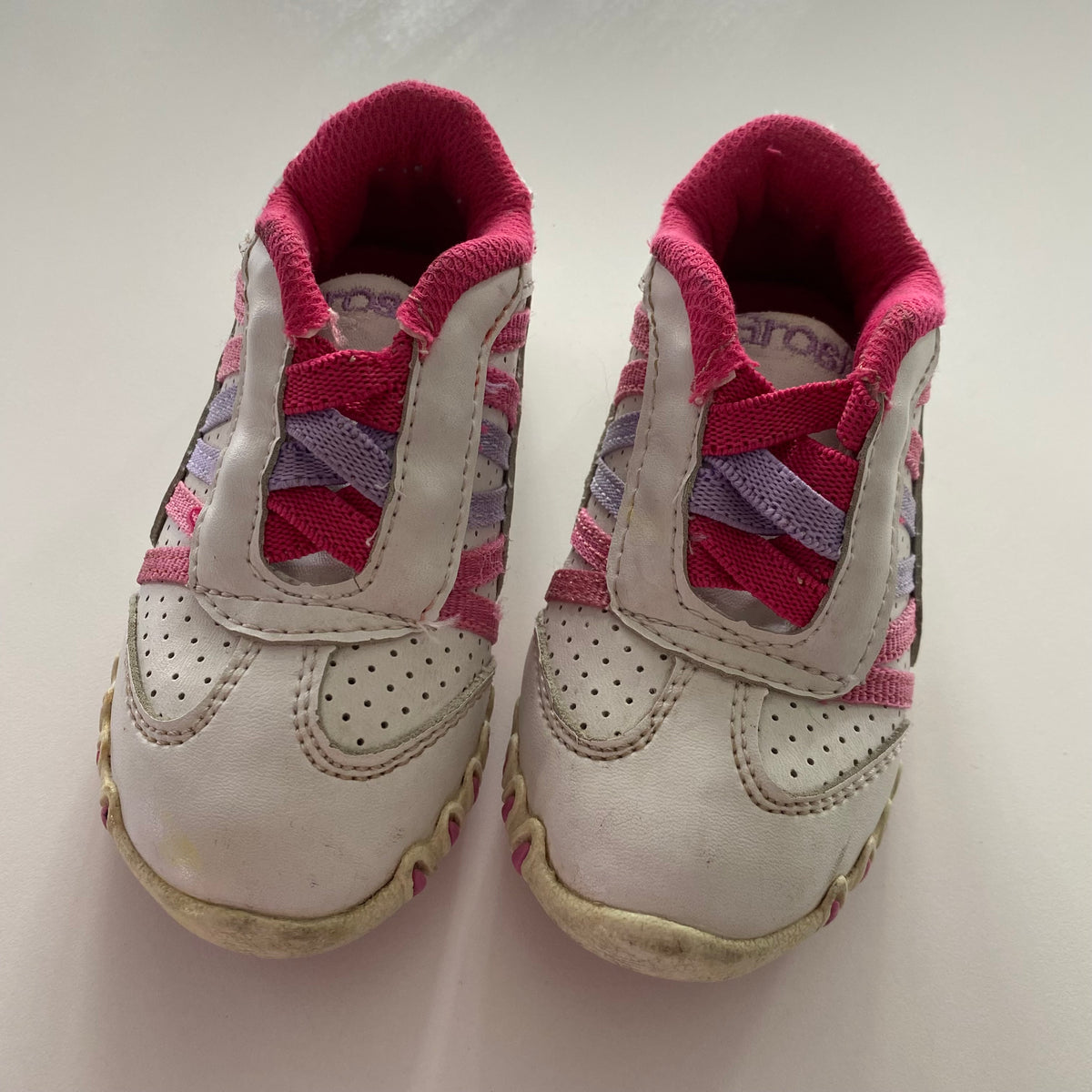 Y2K Grosby Sneakers - Size 5