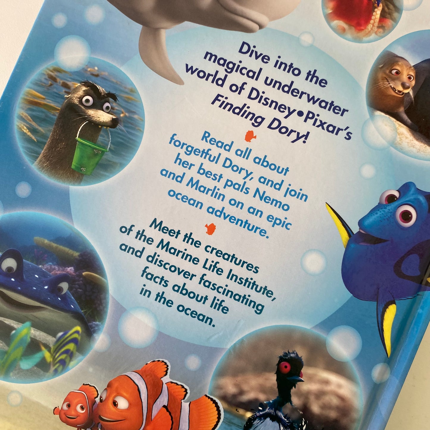 Finding Dory / Nemo The Essential Guide Book