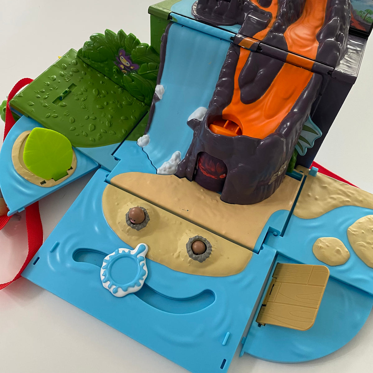 Pokémon Volcano Carry Case Playset & Figures