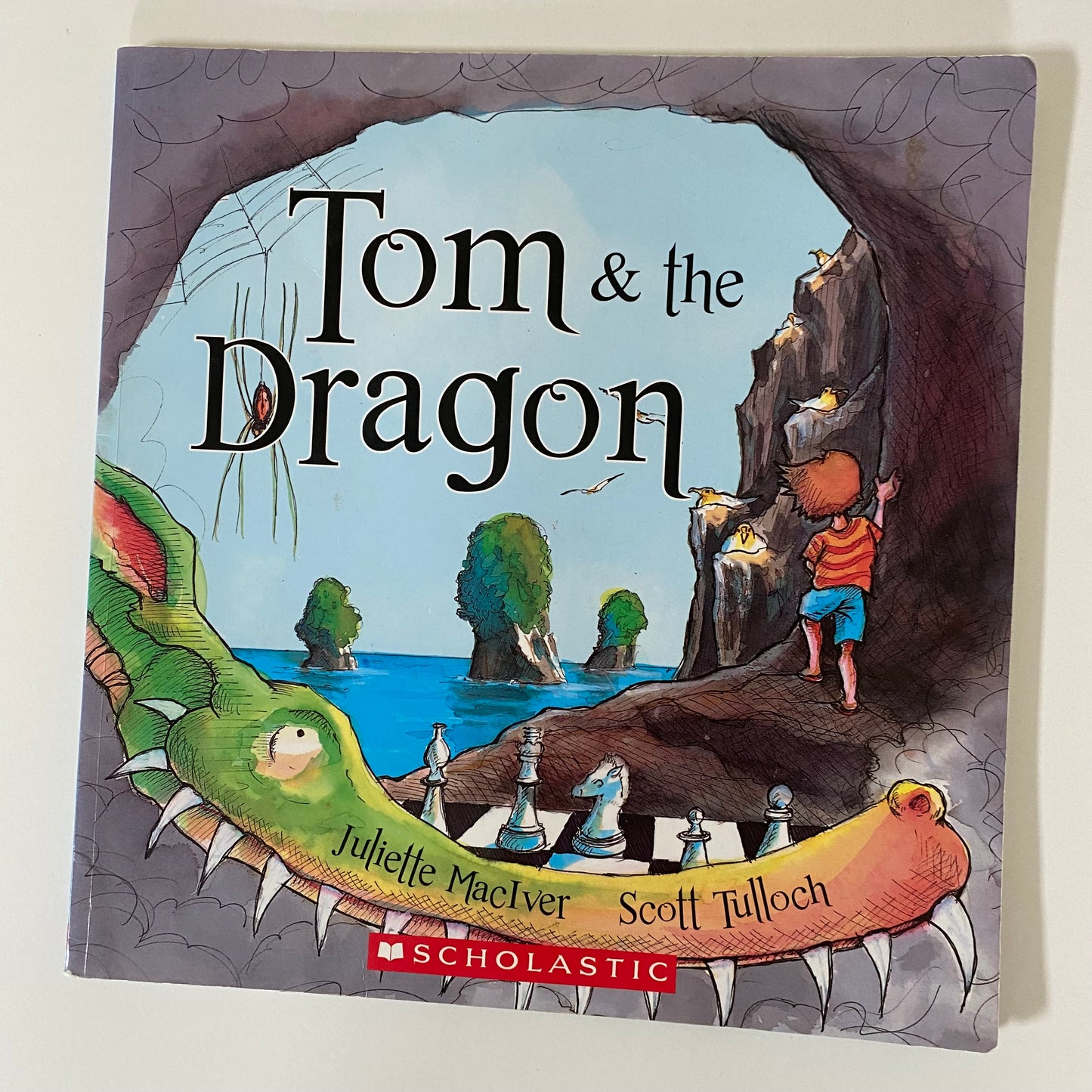 Book -Tom & The Dragon