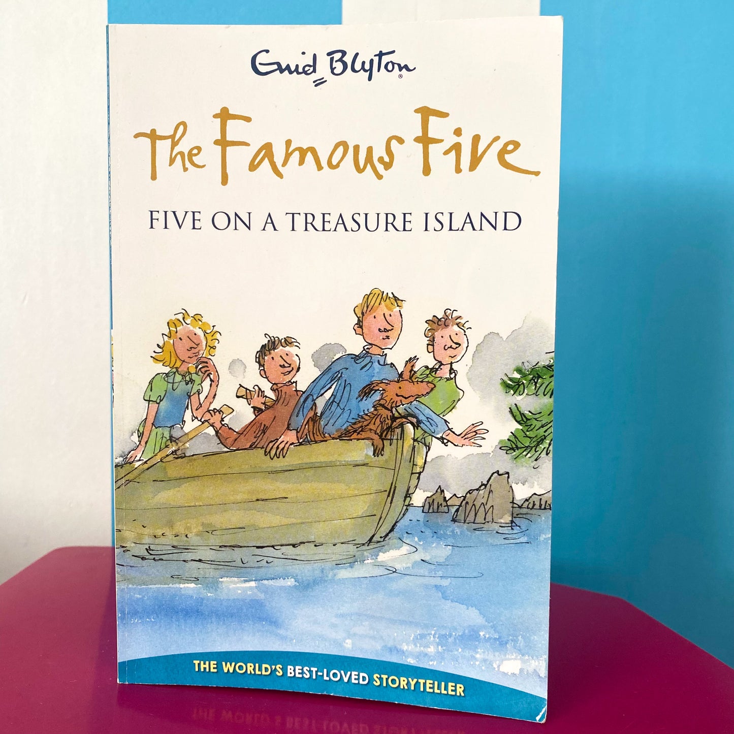 Enid Blyton The Famous Five On A Treasure Island Chapter Book