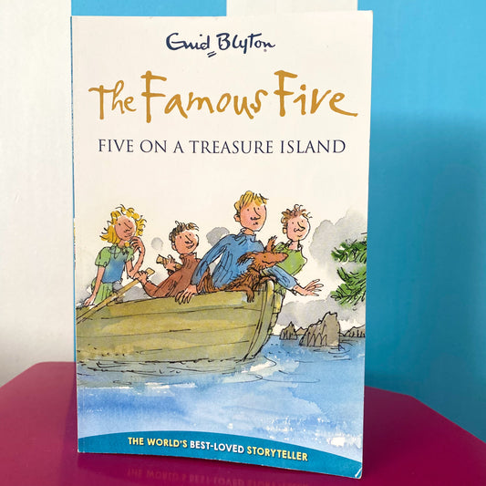 Enid Blyton The Famous Five On A Treasure Island Chapter Book