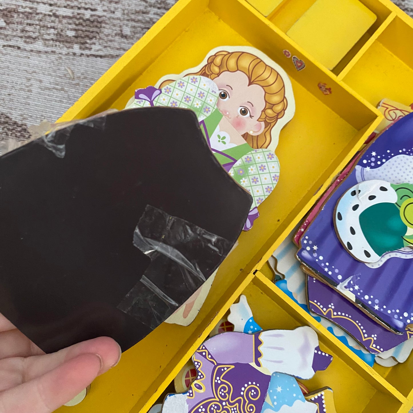 Melissa & Doug Magnet Dress Up (FLAW)