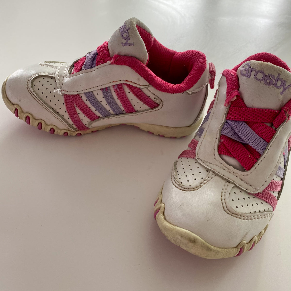 Y2K Grosby Sneakers - Size 5