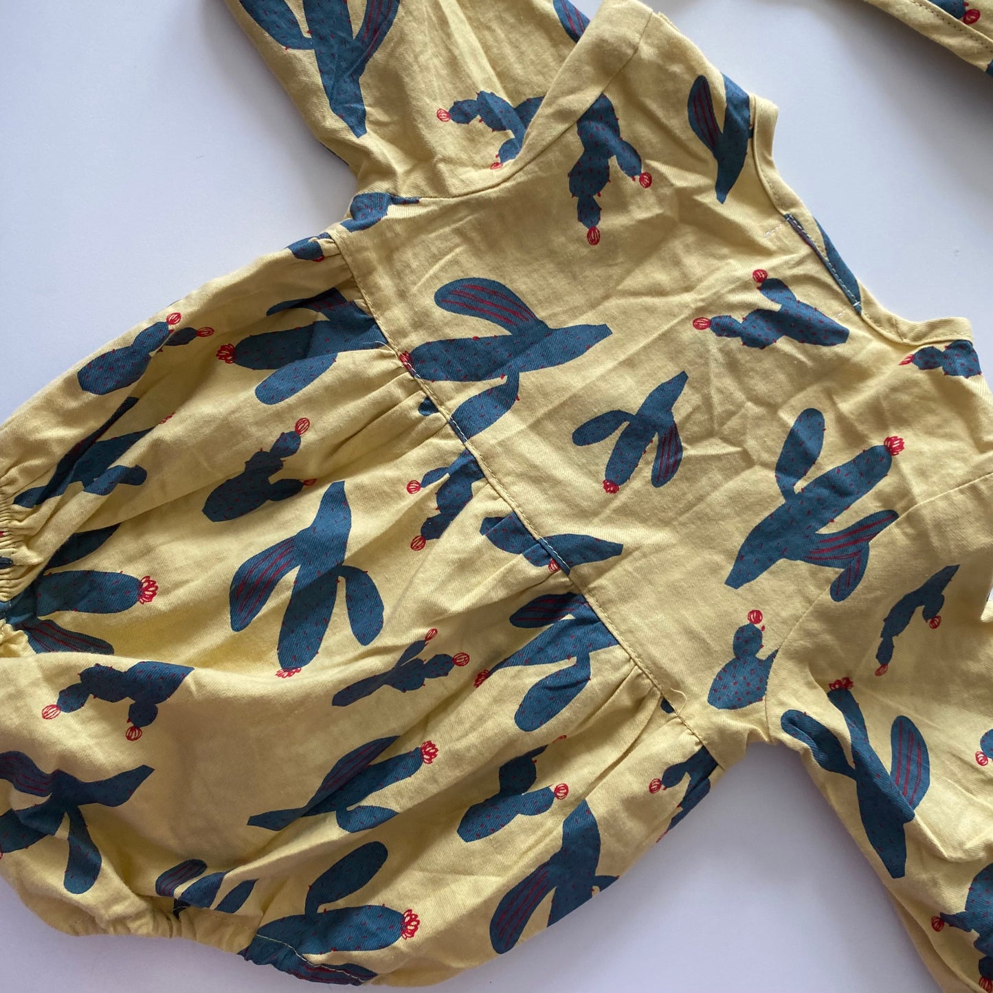 Bel&Bow Romper & Bonnet - Size 12M