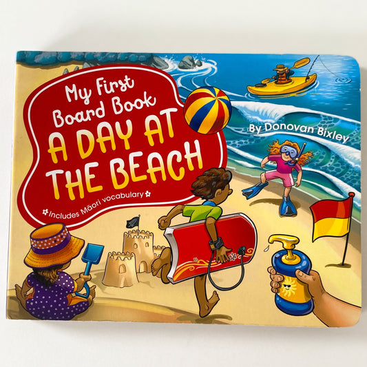 A Day At The Beach Māori & English Book