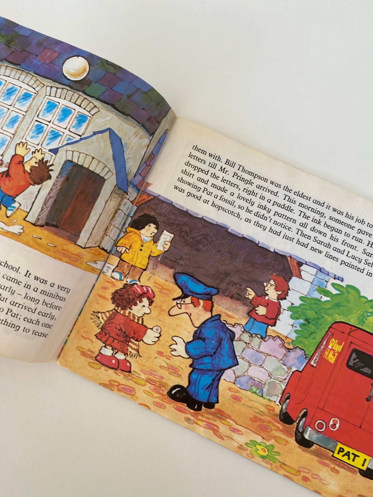 Postman Pat Treasure Hunt Book