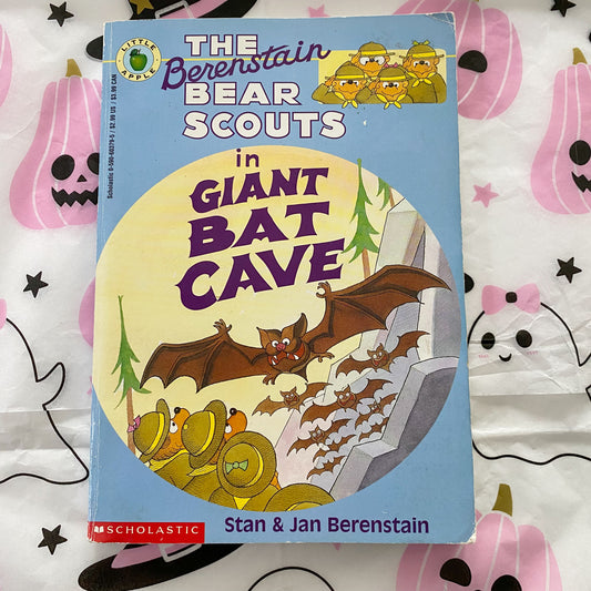 The Berenstain Bear Scouts In Giant Bat Cave Chapter Book