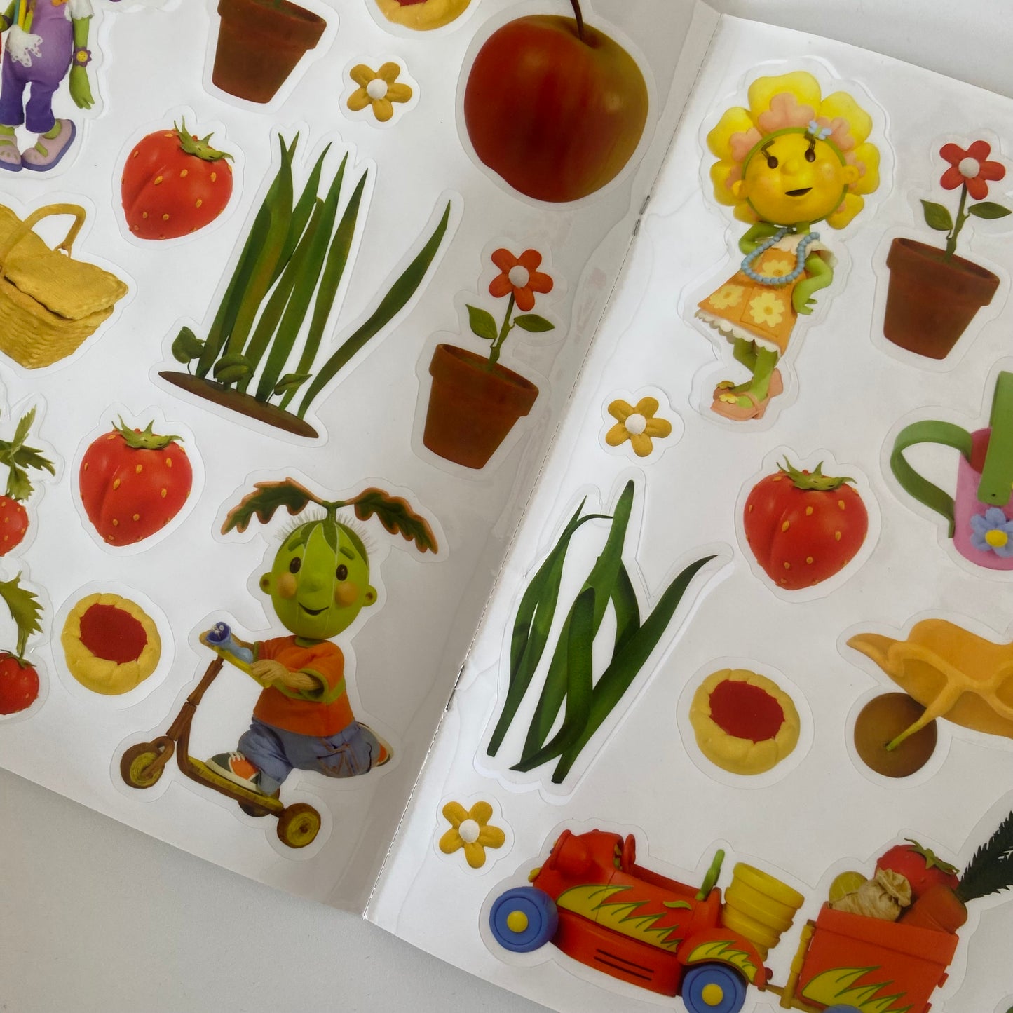 Reusable Sticker Scene Book - Fifi & The Flower Tots (NEW)