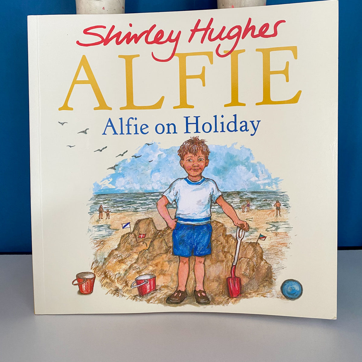 Shirley Hughes Alfie On Holiday Book