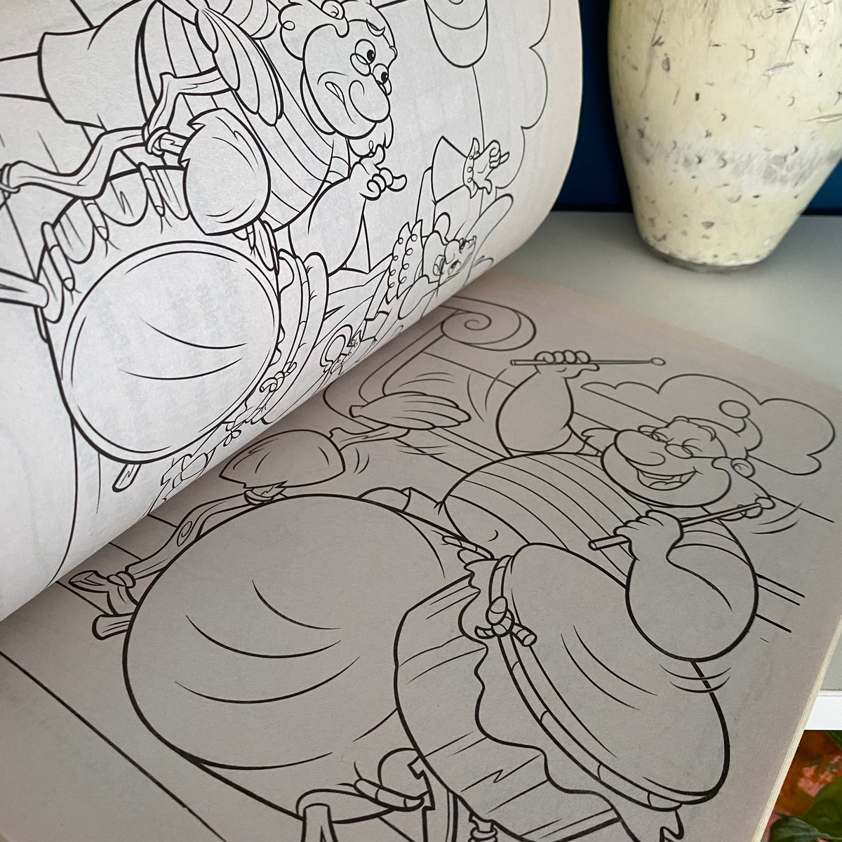 Disney Junior Jake & The Netherland Pirates Colouring Book (NEW)