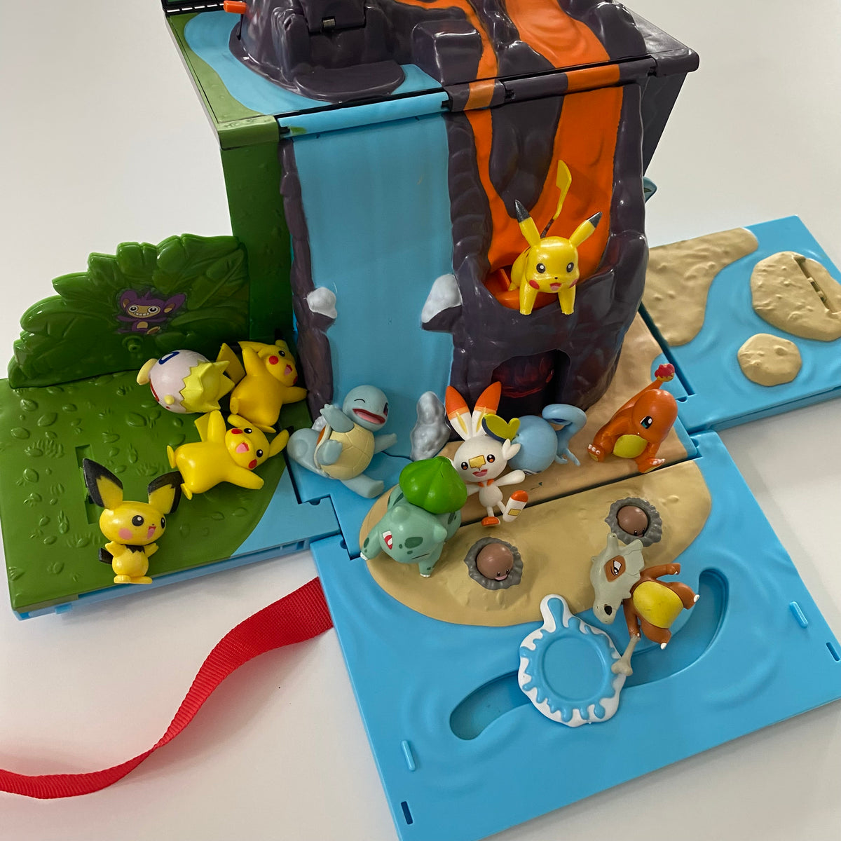 Pokémon Volcano Carry Case Playset & Figures