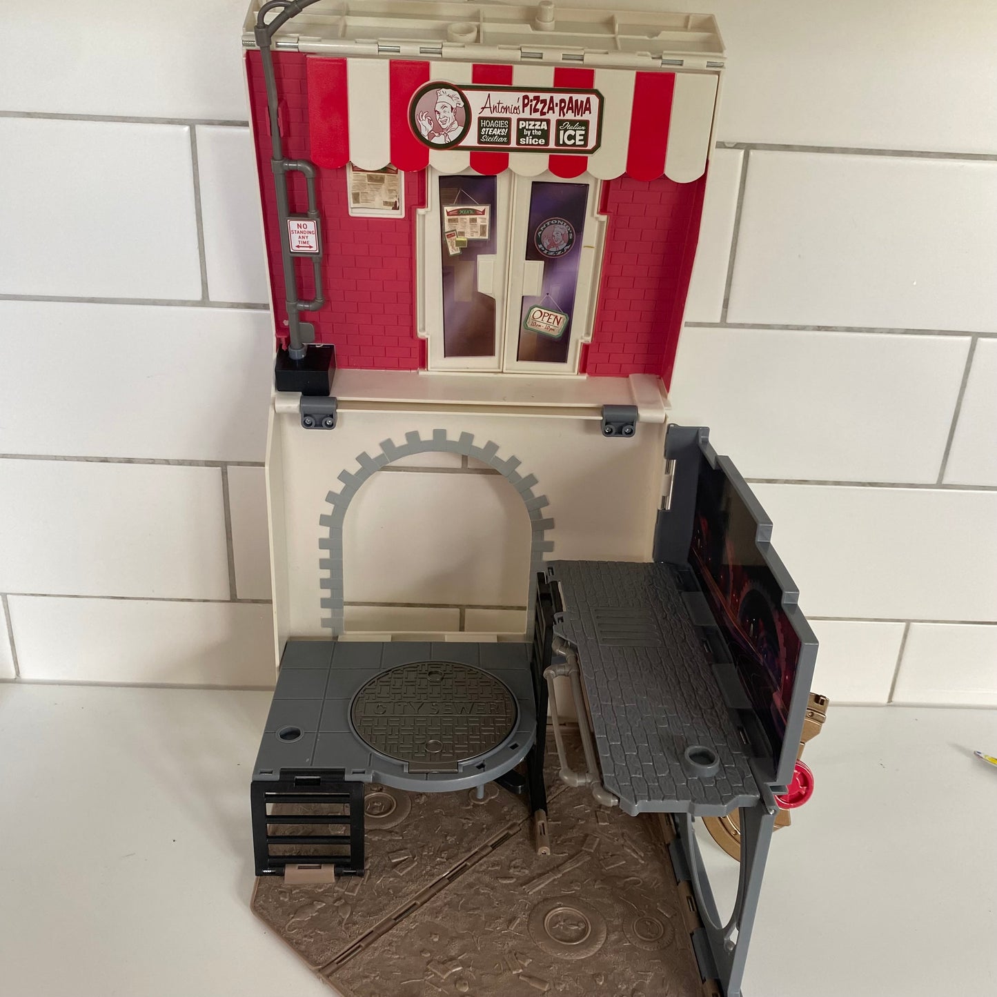 TMNT Teenage Mutant Ninja Turtles Anchovy Alley Pop-Up Pizza Playset