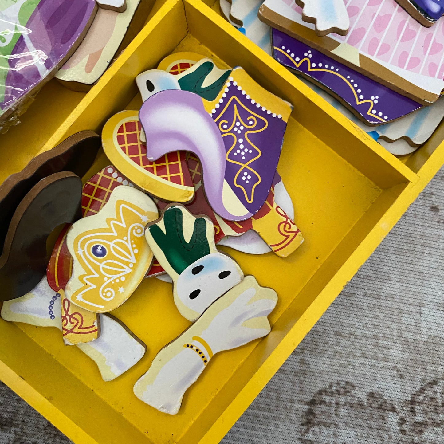 Melissa & Doug Magnet Dress Up (FLAW)
