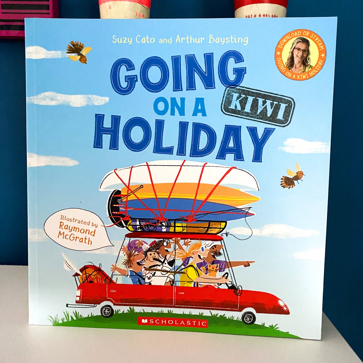 Suzy Cato Going On A Kiwi Holiday Book