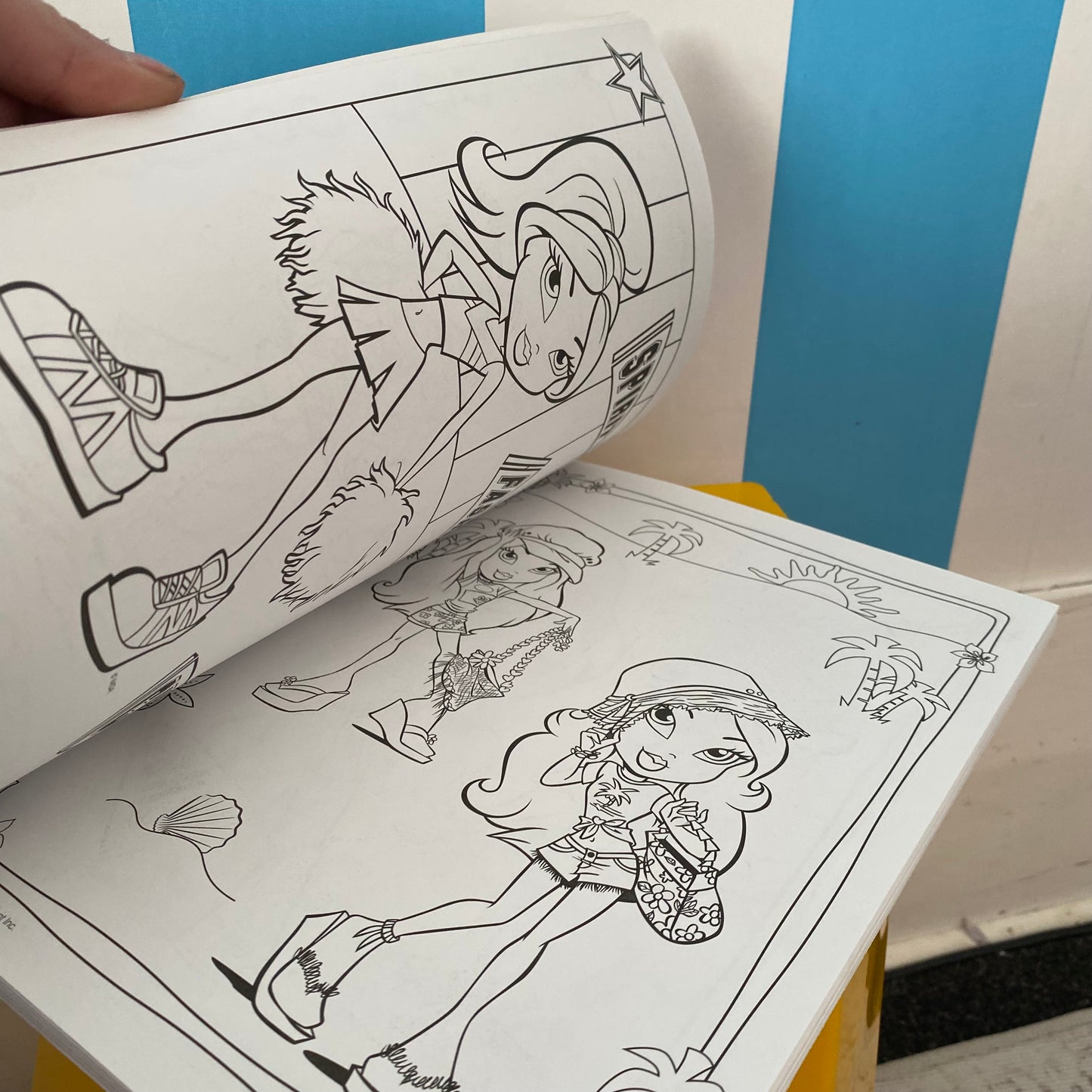 Lil Bratz Deluxe Colouring Book (NEW)