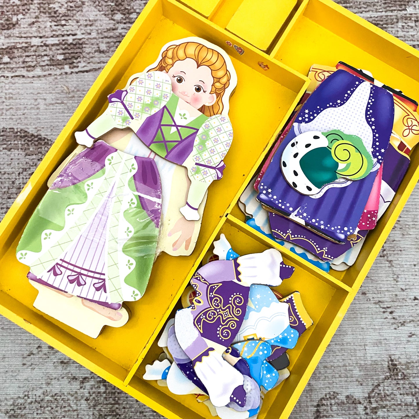 Melissa & Doug Magnet Dress Up (FLAW)