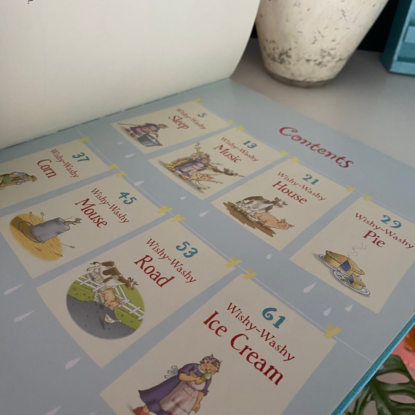 Joy Cowley Wishy-Washy World Book