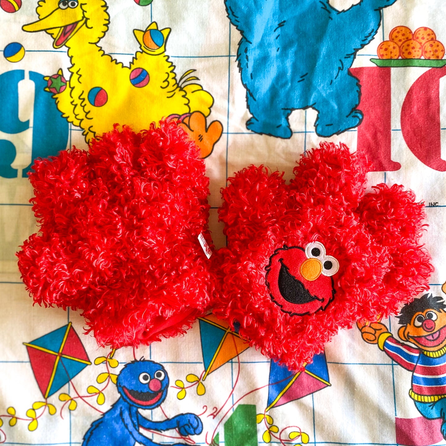 Sesame Street Interactive Elmo Tickle Gloves